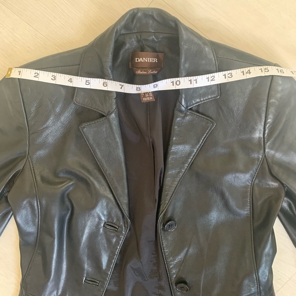 💖SOLD on Depop 💖 Danier Leather Women’s Trench - Picture 11 of 13